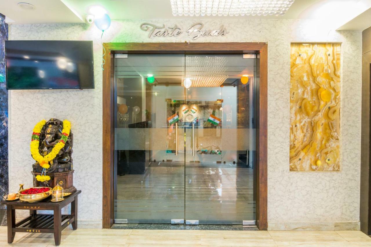 Hotel V Royal Park Guntur Exterior photo