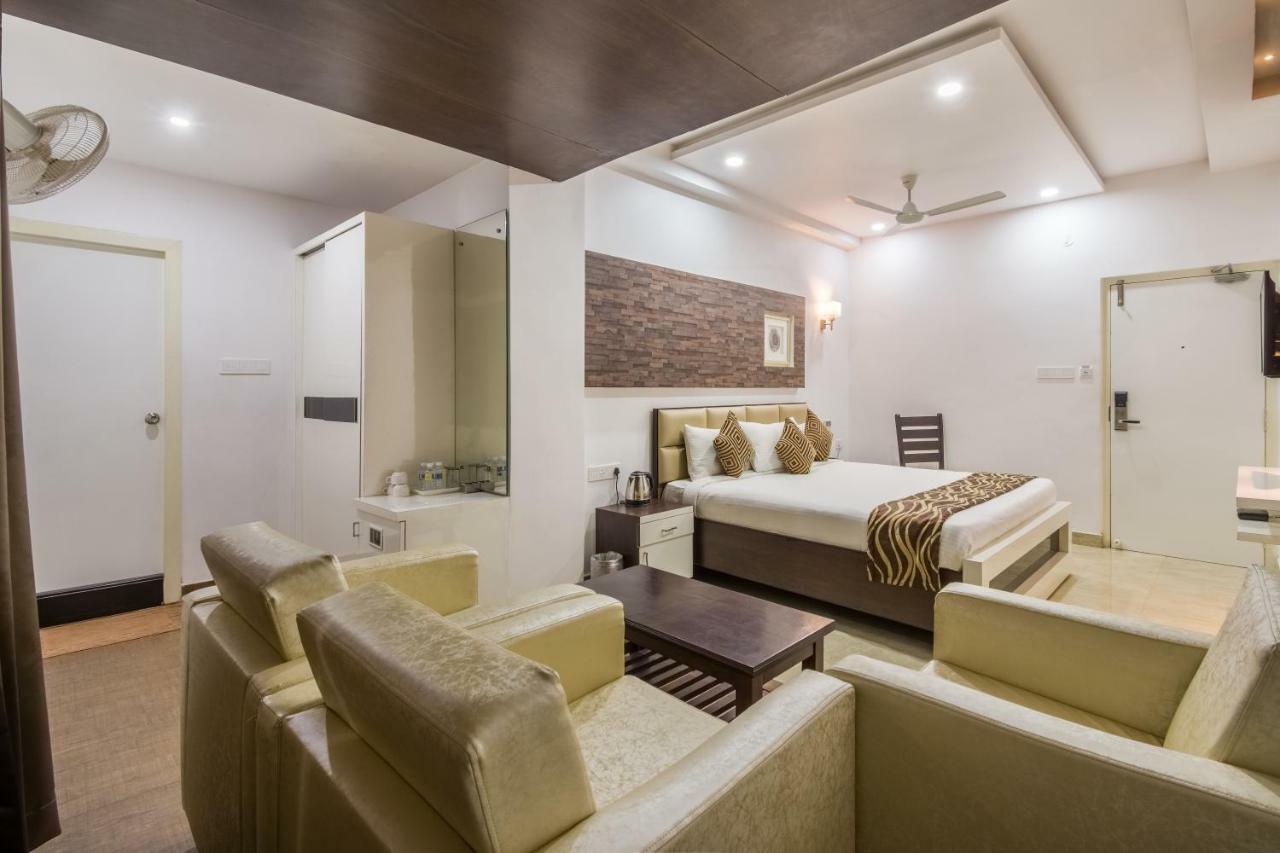 Hotel V Royal Park Guntur Exterior photo