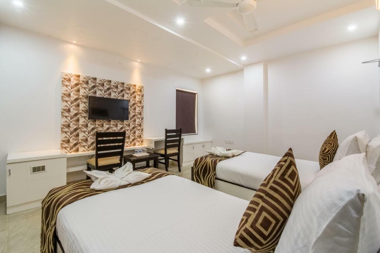 Hotel V Royal Park Guntur Exterior photo